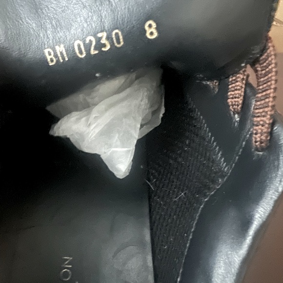 LV Runaway Tri Color Sneaker Size (LV 8) US 9 Pre Owned! - Picture 10 of 10